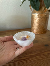 Load image into Gallery viewer, Selenite Bowl
