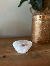 Load image into Gallery viewer, Selenite Bowl
